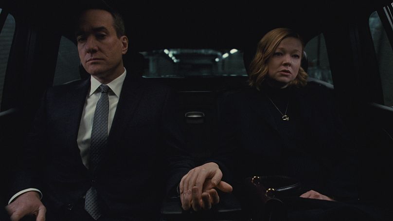 Matthew Macfadyen i Sarah Snook w filmie „Sukcesja”