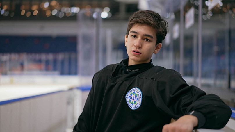 Jasurbek Rustamchonow, kapitan młodzieżowej reprezentacji Uzbekistanu w hokeju na lodzie