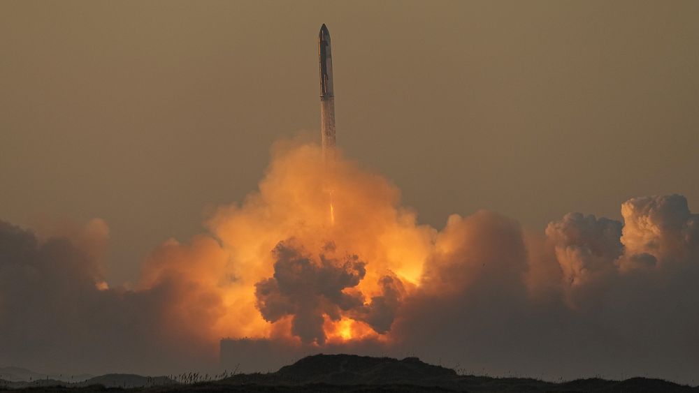 SpaceX wystrzeliwuje swoją nową, gigantyczną rakietę, ale para eksplozji kończy drugi lot testowy
