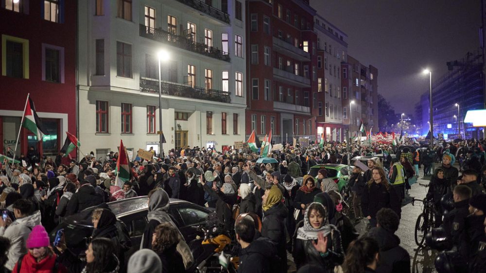 Sprawdzenie faktów: Czy zauważono propalestyńskich protestujących w Europie wymachujących flagami Państwa Islamskiego?