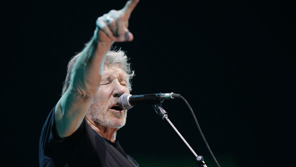 Według doniesień Roger Waters odmówił pobytu w hotelu w Ameryce Południowej w związku z zarzutami o antysemityzm