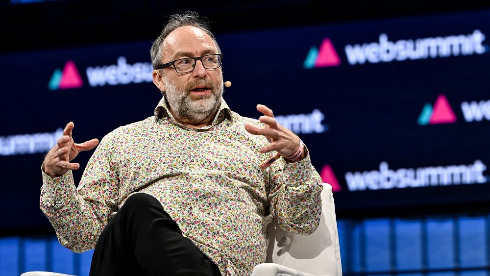 Założyciel Wikipedii, Jimmy Wales, twierdzi, że sztuczna inteligencja to obecnie „bałagan”, ale za 50 lat może stać się nadludzką