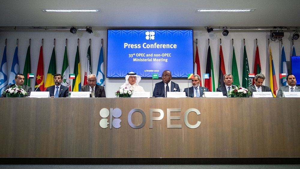 Spotkanie OPEC+: Rosja i Arabia Saudyjska przedłużają cięcia w wydobyciu ropy