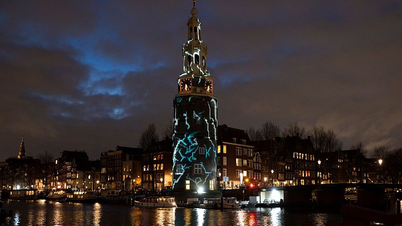 Lekka praca plastyczna pt "Pęknięcia" autorstwa Karoliny Howorko zostanie wyświetlony na wieży Montelbaan podczas Amsterdam Light Festival 2019.