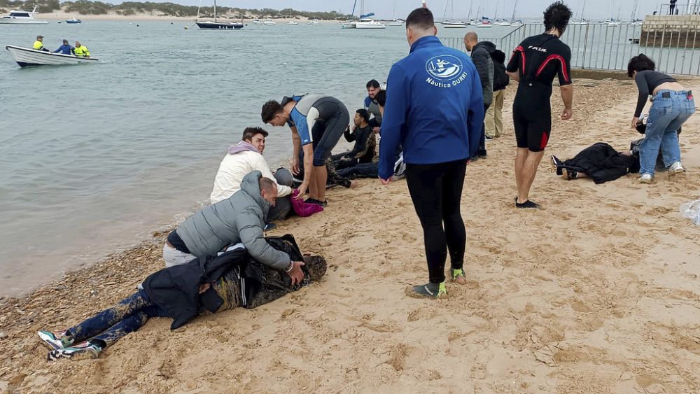 „Tonęli”: hiszpański bohater ratuje migrantów zmuszonych do opuszczenia łodzi motorowej pod groźbą użycia broni