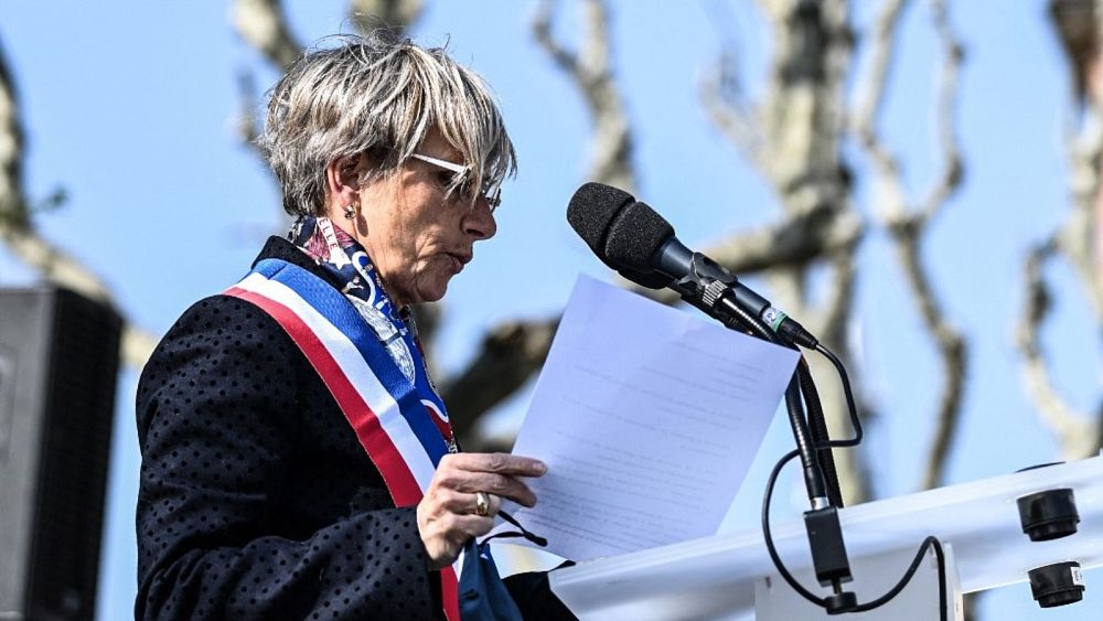 Burmistrz Francji grozi „ścięciem głowy” po jej komentarzach na temat zabójstwa nastolatki