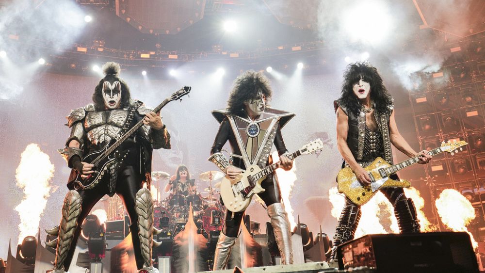 Kiss daje ostatni pożegnalny koncert w Nowym Jorku, ale legendarni rockmani żyją nadal jako cyfrowe awatary
