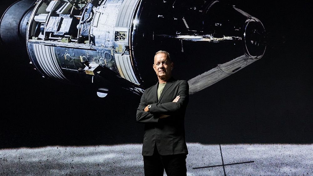 W nieskończoność i jeszcze dalej: Tom Hanks zabiera londyńczyków na Księżyc swoim wciągającym widowiskiem