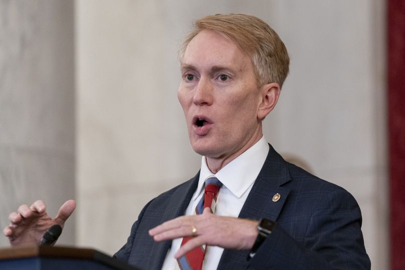 Senator James Lankford, R-Okla., rozmawia z mediami na temat Izraela, środa, 18 października 2023 r., na Kapitolu w Waszyngtonie.