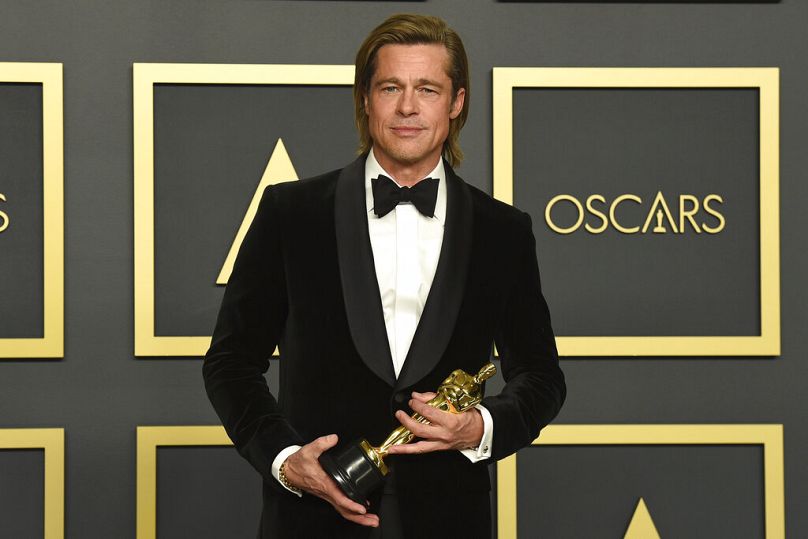 Brad Pitt w 2020 roku ze swoim Oscarem dla najlepszego aktora drugoplanowego za rolę w 