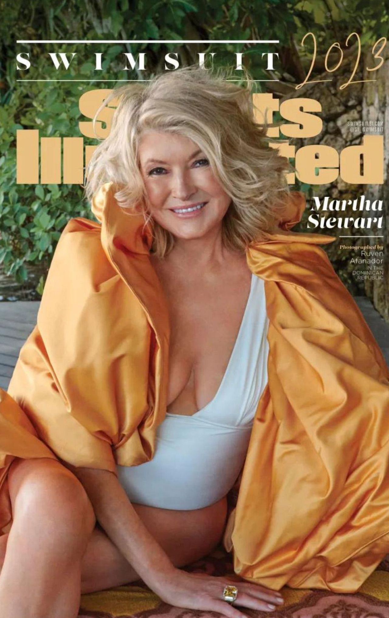 Martha Stewart (81 lat) przeszła do historii jako najstarsza osoba, która pozowała na okładce kostiumu kąpielowego Sports Illustrated.