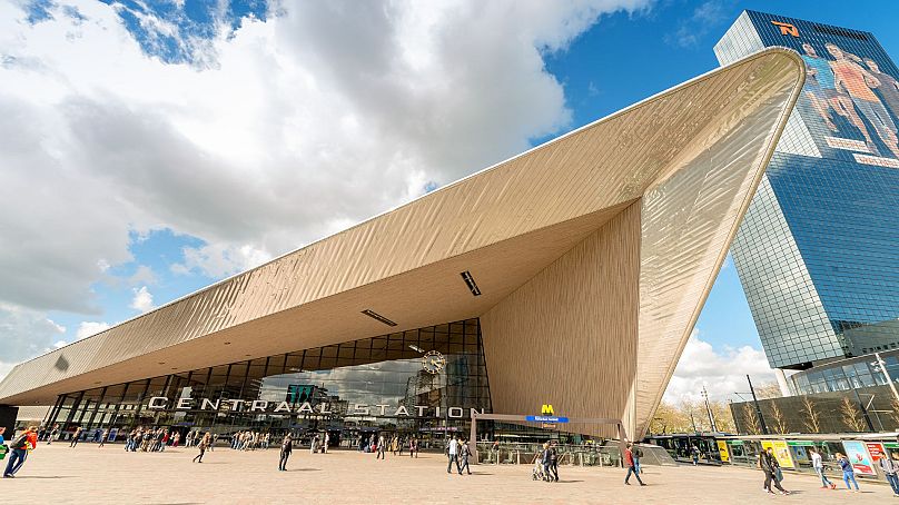 Stacja Rotterdam Centraal w Rotterdamie, Holandia.