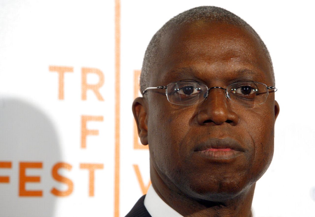 Andre Braugher przybywa na premierę 