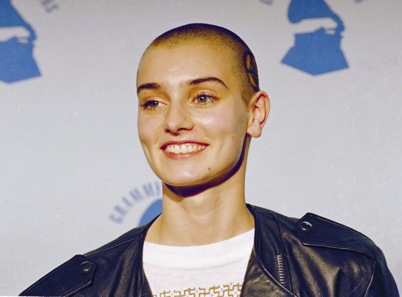 Irlandzka piosenkarka Sinead O'Connor na ceremonii rozdania nagród Grammy w nowojorskim Radio City Music Hall, 22 lutego 1989 r.