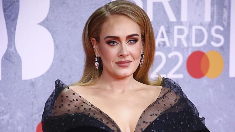 Adele pojawia się na gali Brit Awards w Londynie, 8 lutego 2022 r