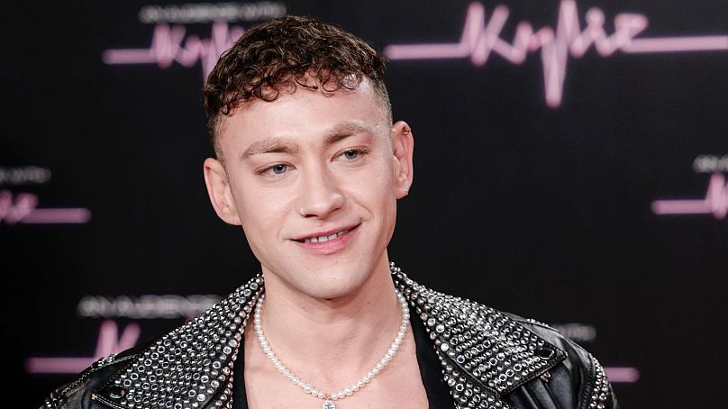 Olly Alexander na wieczorze „Audience with Kylie” w Royal Albert Hall w Londynie – 1 grudnia 2023 r.