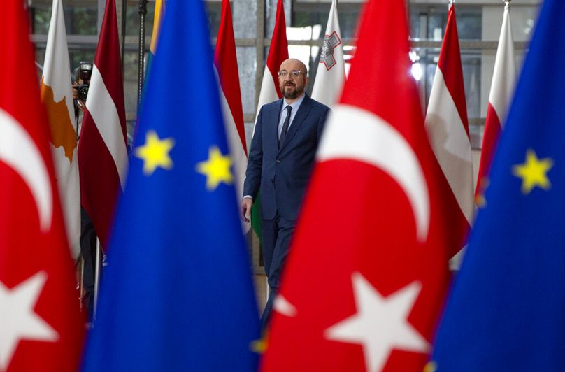 Przewodniczący Rady Europejskiej Charles Michel przybywa na spotkanie z prezydentem Turcji Recepem Tayyipem Erdoganem w budynku Rady Europejskiej w Brukseli, marzec 2020 r.