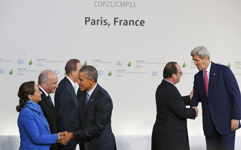 Prezydent USA Barack Obama i sekretarz stanu John Kerry przybywają na COP21 w Paryżu, listopad 2015 r.