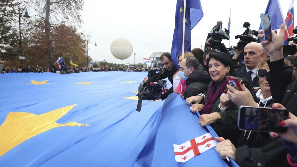 Gruzini opowiadają się za kandydaturą do UE w obliczu napięć politycznych