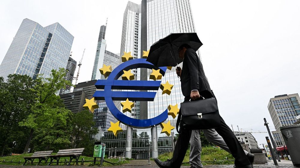 Inflacja, słaby popyt i spadające zatrudnienie ciążą na strefie euro