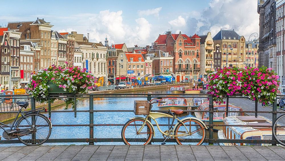 Kwieciste rowery, eko-życie i różnorodność: Amsterdam kreuje nową wizję miasta dla turystów