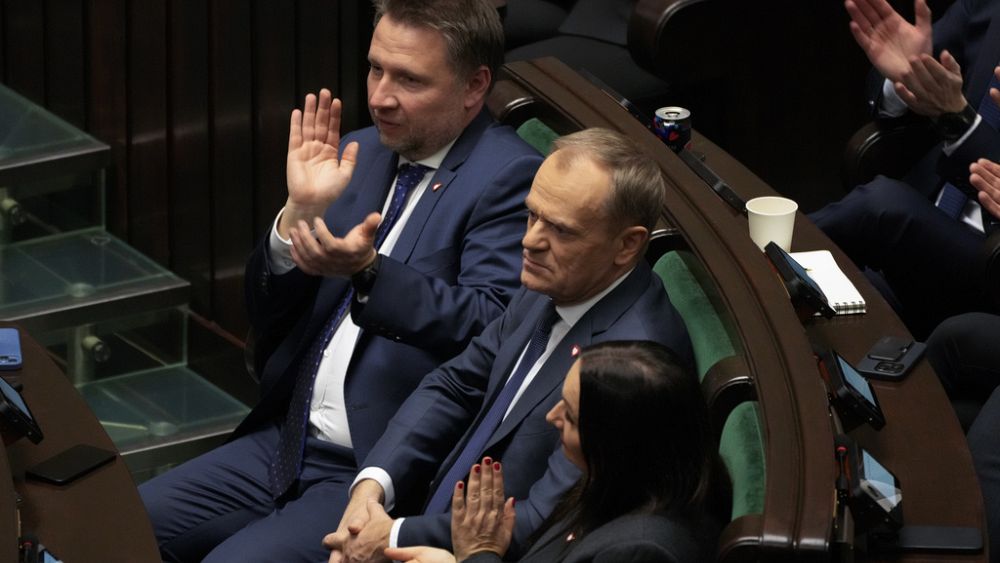 Polski parlament wybiera na premiera Donalda Tuska, lidera partii centrowej