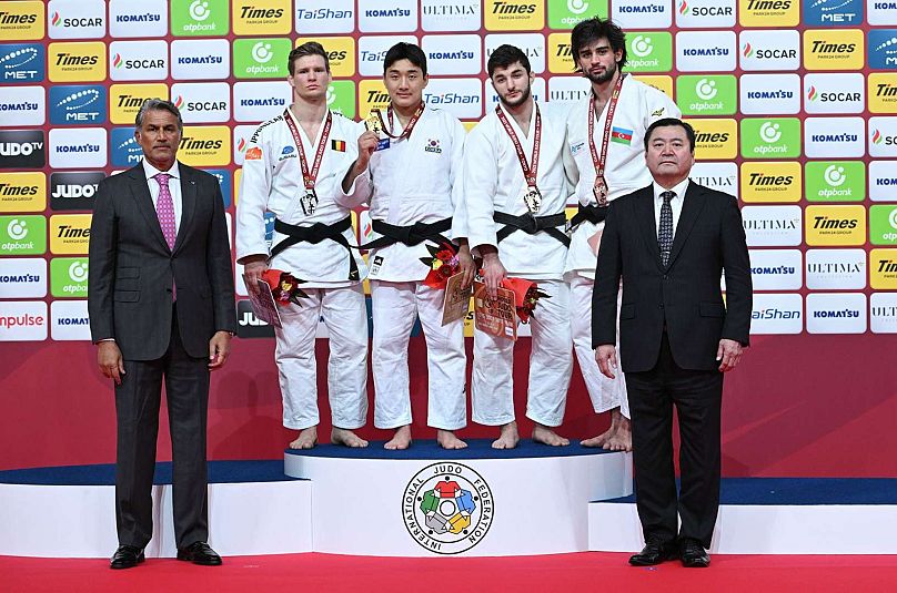 Zwycięzcy -81 kg wręczyli swoje medale