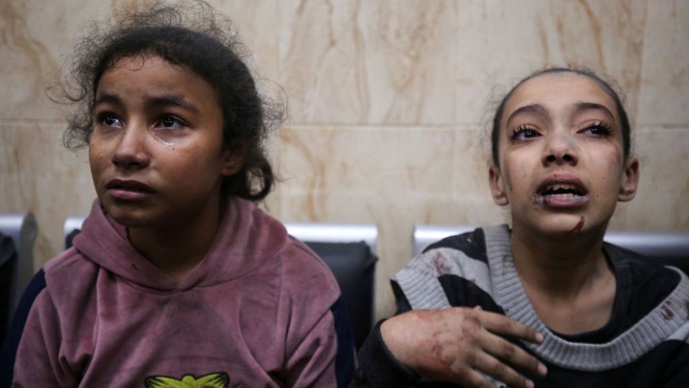 Wojna między Izraelem a Hamasem: nasila się izraelskie bombardowanie Gazy, a liczba ofiar śmiertelnych przekracza 15 000