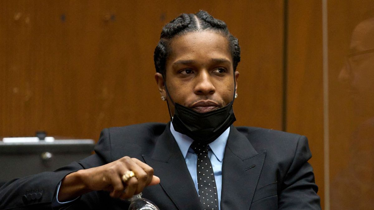 Rakim Mayers, aka A$AP Rocky, drinks water during a preliminary hearing at the Clara Shortridge Foltz Criminal Justice Center in Los Angeles, Calif., Monday, Nov. 20, 2023.