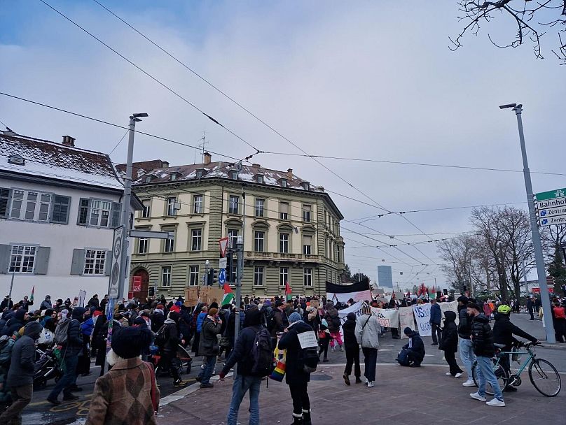 Protestujący wychodzą na ulice Szwajcarii