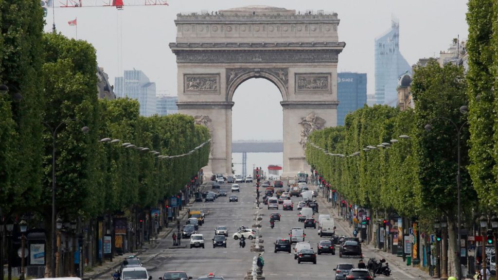 Paris mayor says her city has too many SUVs, so she’s asking voters to decide on parking fee hike on 4 February.