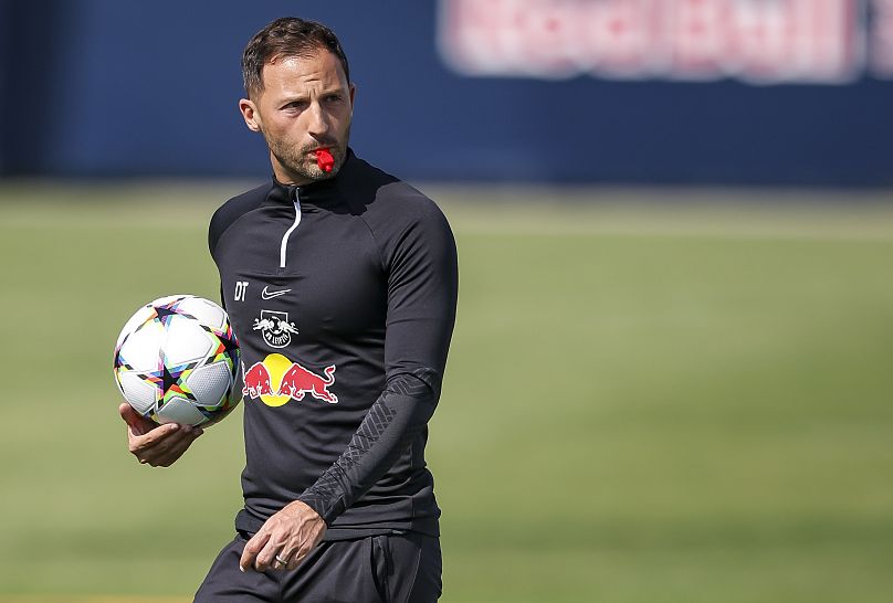 Według niemieckiej analityki piłkarskiej Jasmin Baby, wielu menedżerów Red Bull Leipzig kieruje się filozofią „Red Bull”.