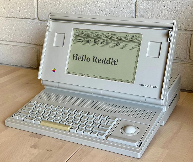 Macintosh Portable, pierwszy komputer Mac zasilany bateryjnie firmy Apple z 1989 roku.