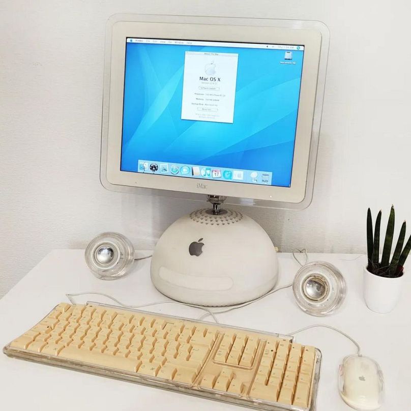 iMac G4, komputer osobisty typu all-in-one, sprzedawany przez firmę Apple Computer od stycznia 2002 do sierpnia 2004.