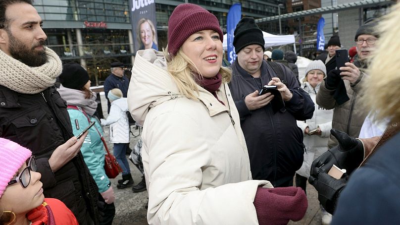 Kandydatka Socjaldemokratów (SDP) na prezydenta Jutta Urpilainen, była minister finansów i komisarz europejski, kampanie w Helsinkach, Finlandia, sobota, 27 stycznia 2024 r.