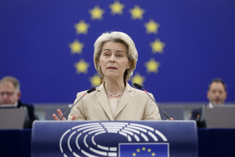 Przewodnicząca Komisji Europejskiej Ursula von der Leyen wygłasza przemówienie w Parlamencie Europejskim w Strasburgu, styczeń 2024 r.