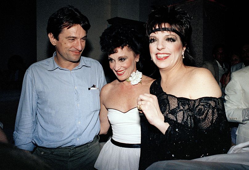 Liza Minnelli (z prawej) z Chitą Riverą i aktorem Robertem De Niro podczas przyjęcia na cześć Rivery za zdobycie nagrody Tony dla najlepszej aktorki – 1984