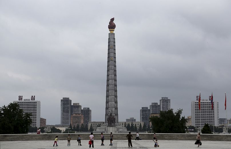 Wieża Ju Che z placu Kim Ir Sena, 21 lipca 2013 r., w centrum Pjongjangu, Korea Północna.