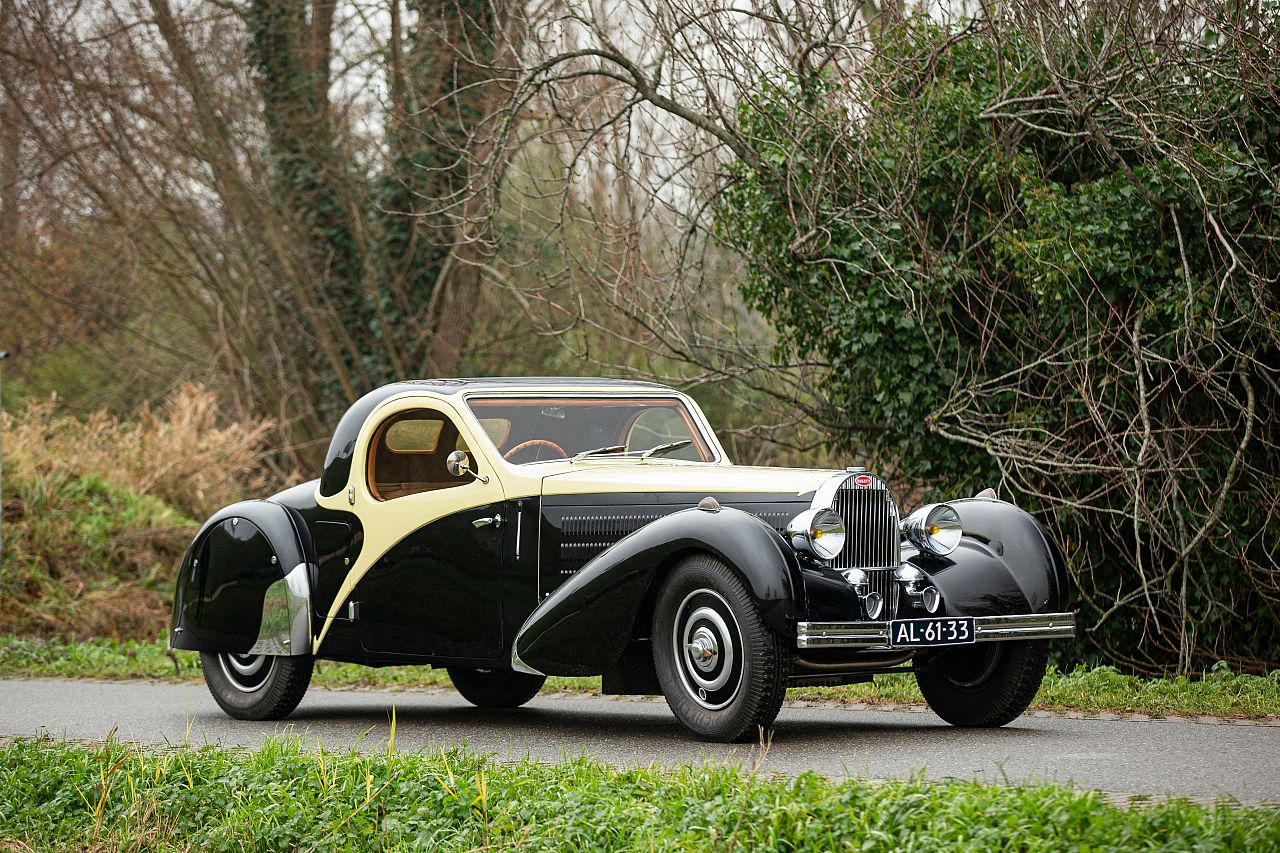 Tego samego dnia na aukcji Bonhams Cars zostanie wystawione na aukcję Bugatti Type 57 Atalante z 1936 r. coupe z otwartym dachem.