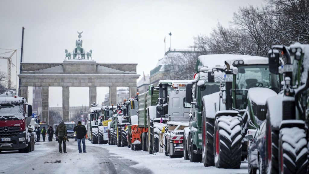 German farmers protest plans to scrap tax breaks on diesel. EU scientists now call for an end to all fossil fuel subsidies and drastic cuts to greenhouse gases from farms.