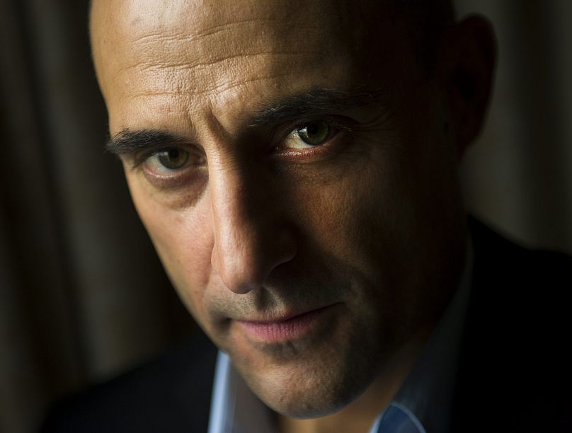 Mark Strong wcieli się w jednego z rywalizujących Edypów.  A może to Edyp?