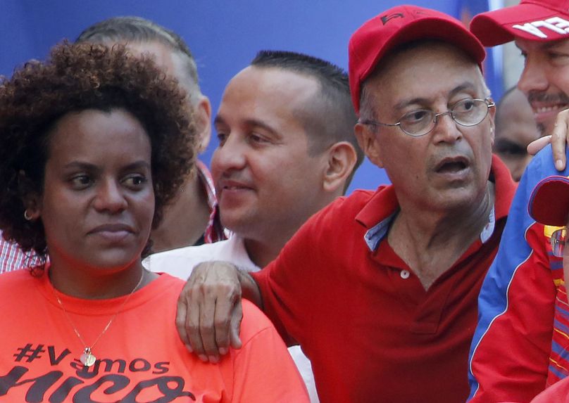 PLIK – Luis Alfredo Motta Dominguez (z prawej), szpiegowany przez Stany Zjednoczone, uczestniczy w prorządowym wiecu w Caracas w Wenezueli, 6 kwietnia 2019 r.