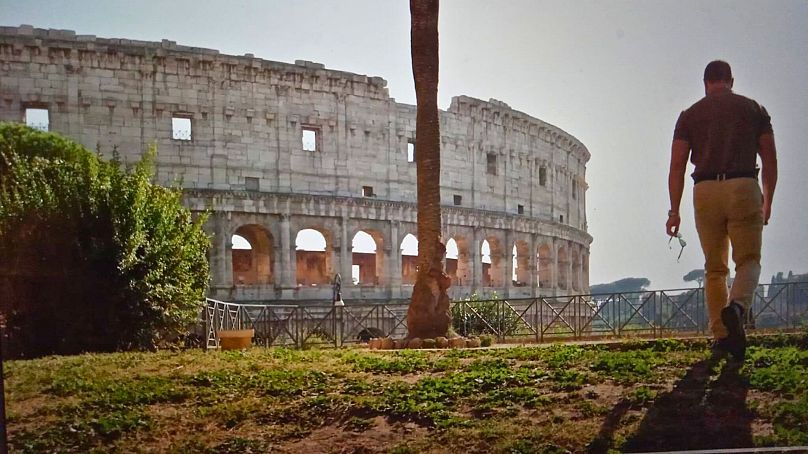 Placem zabaw Aleksandra w dzieciństwie było Koloseum, gdzie bawił się w „gladiatorów”.