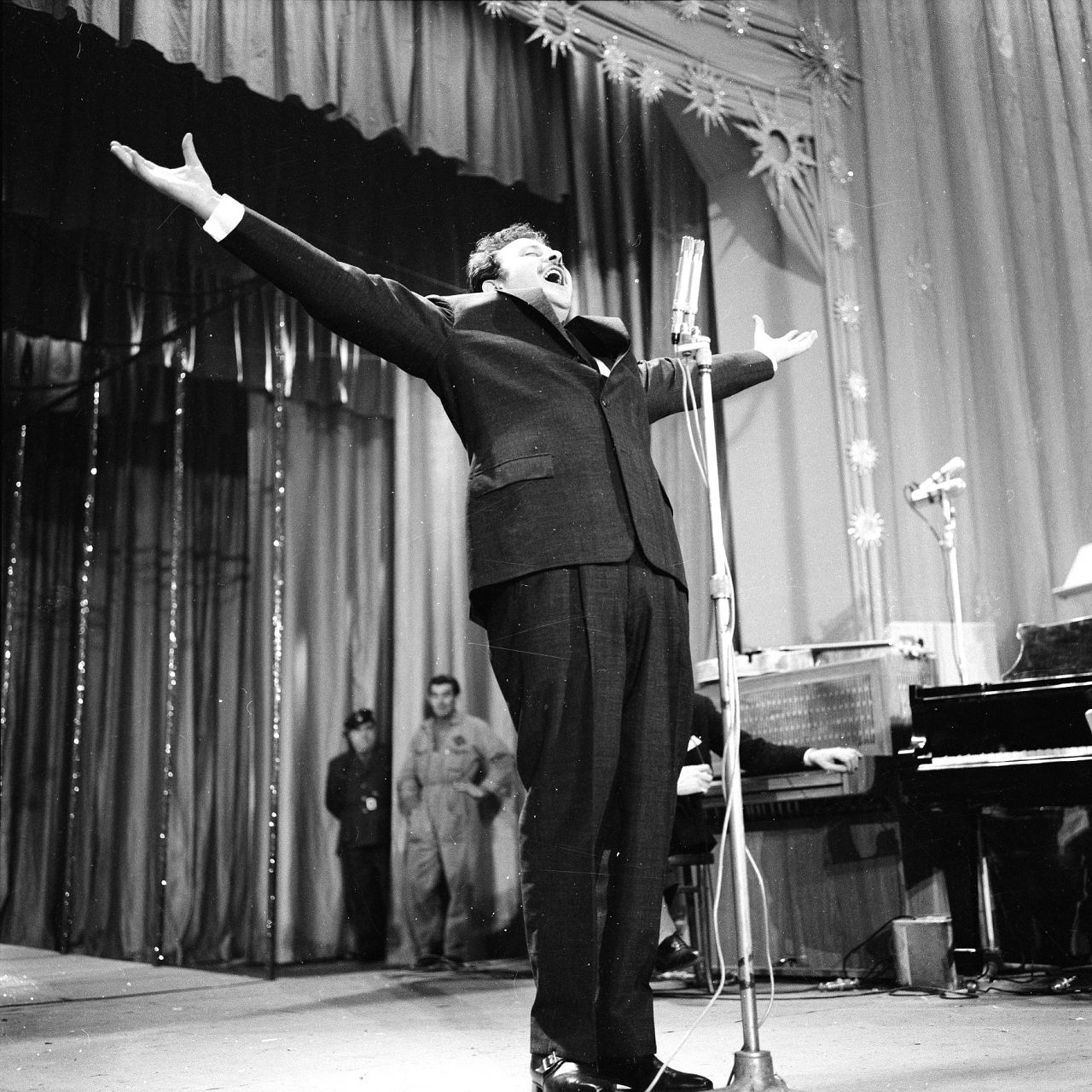 Domenico Modugno na próbach do 10. Festiwalu w Sanremo, 1960.