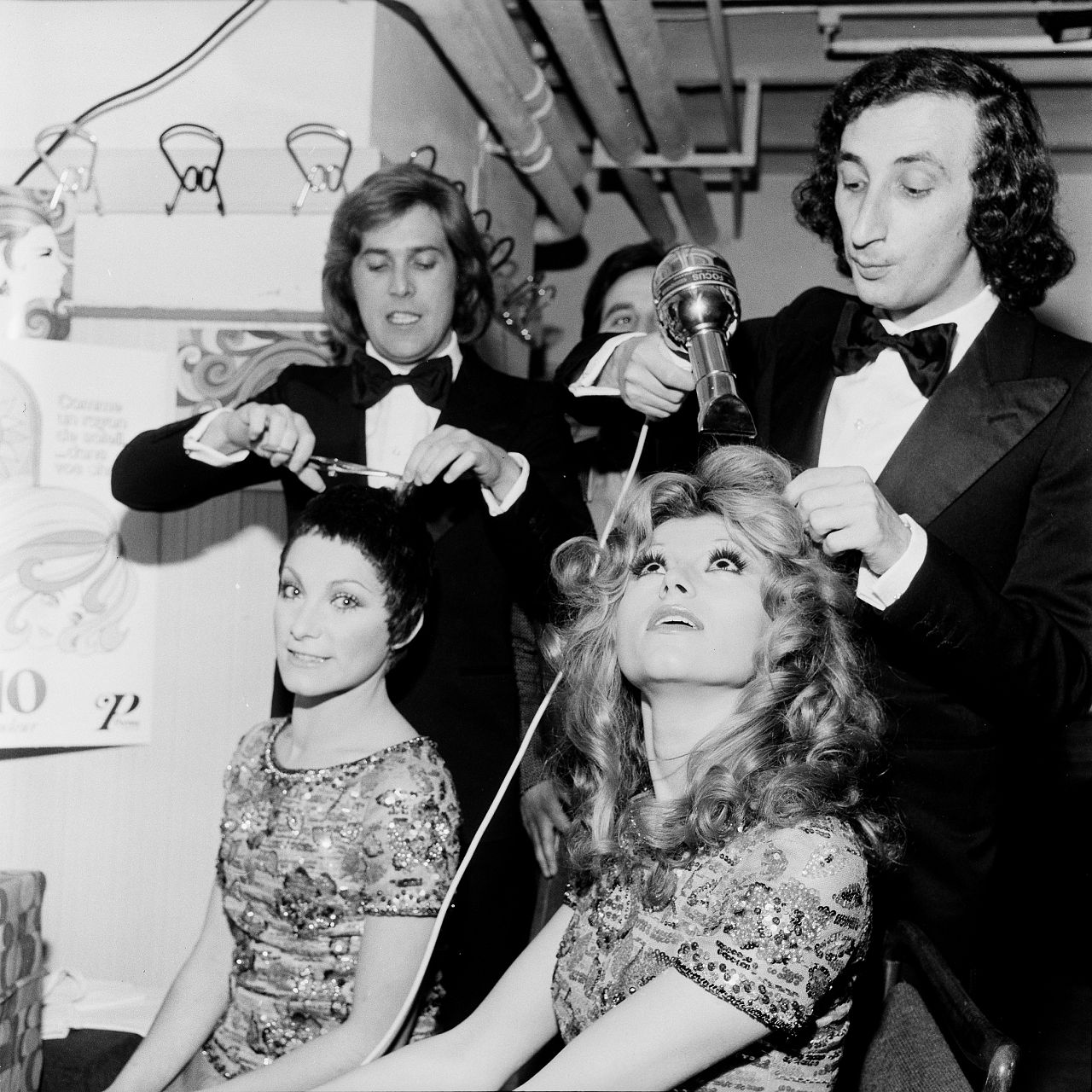 Żart Ricchi e Poveri w charakteryzatorni na XXIII Festiwalu w Sanremo, 1973.