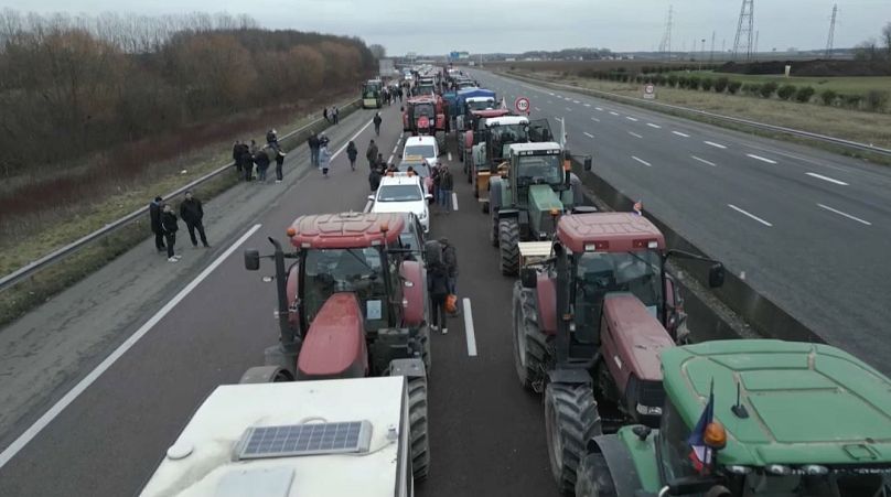 Rolnicy w ramach protestu blokują drogi