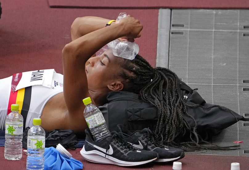 Nafissatou Thiam z Belgii próbuje zachować spokój podczas skoku wzwyż w siedmioboju podczas Letnich Igrzysk Olimpijskich 4 sierpnia 2021 r. w Tokio, Japonia.