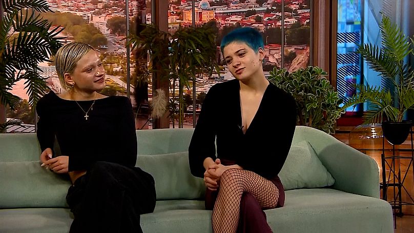 Amy Kvitia i Ano Sartania razem na zdjęciu podczas wywiadu dla gruzińskiej telewizji.