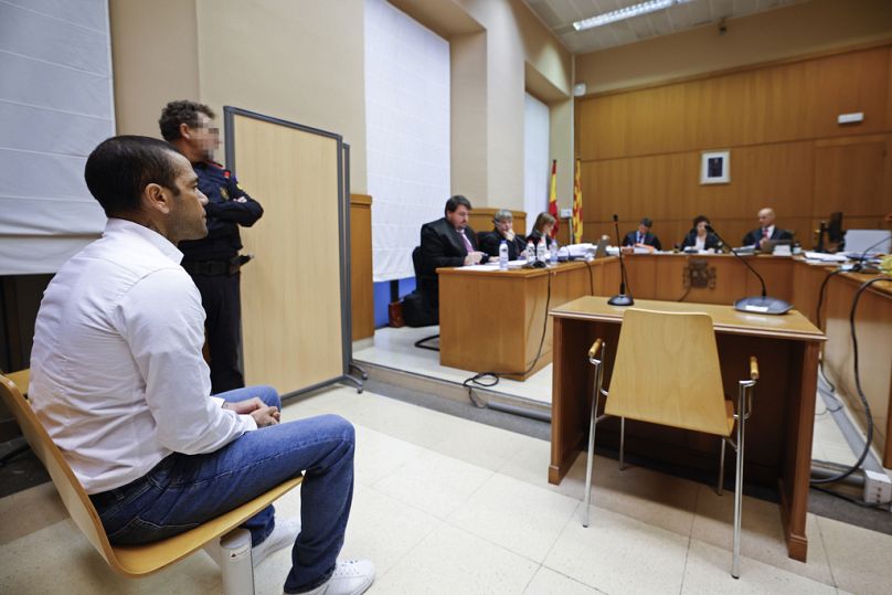 Dani Alves stanął przed sądem w poniedziałek rok po rzekomym napaści na tle seksualnym na młodą kobietę w nocnym klubie w Barcelonie