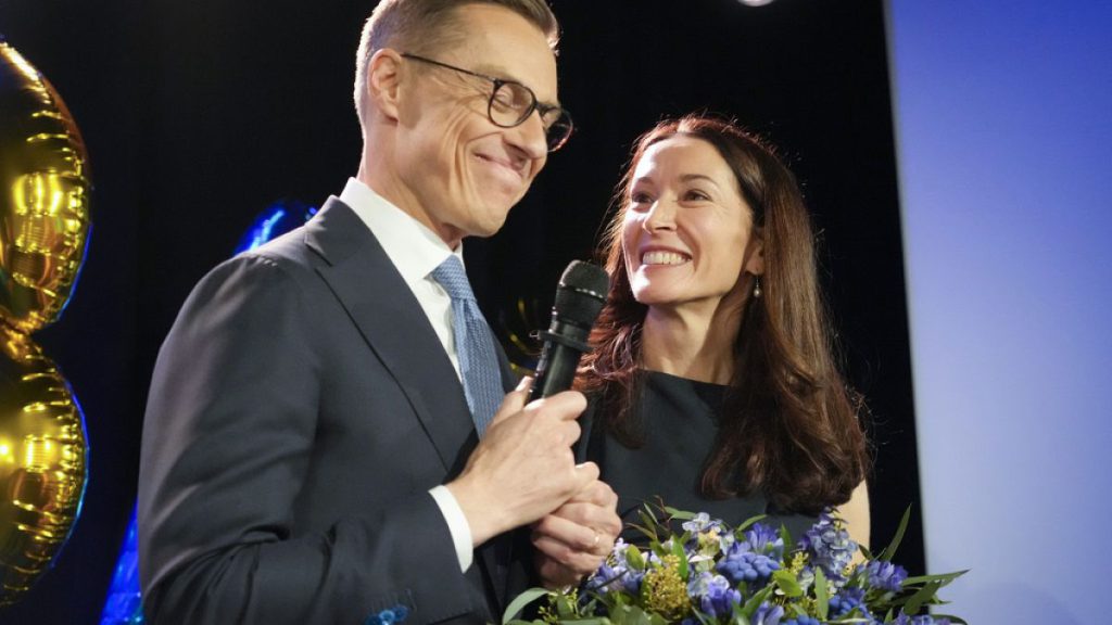 National Coalition Party candidate Alexander Stubb celebrates with his wife Suzanne Innes-Stubb